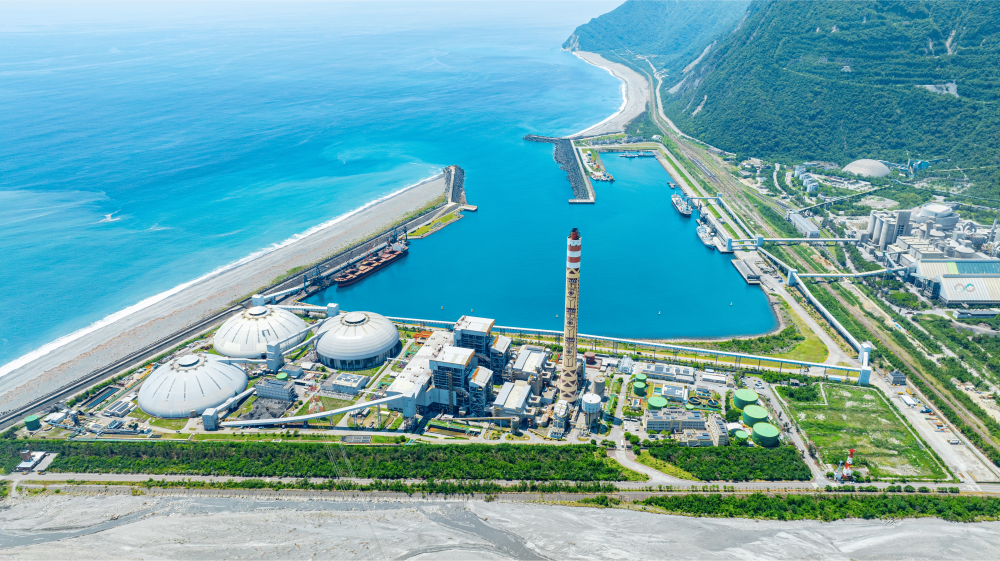 和平電廠鄰近和平港及和平水泥廠，形成港電廠三合一循環經濟園區