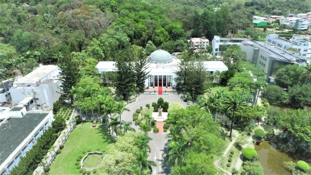 立法院民主議政園區位於台中市霧峰區，前身為臺灣省議會所在